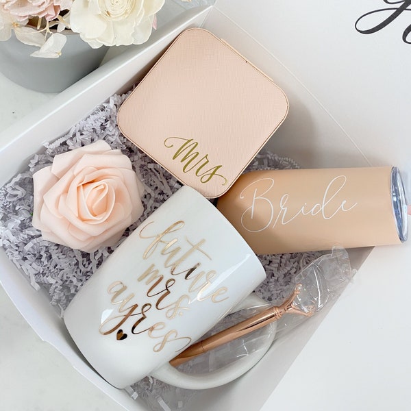 Toekomstige mevrouw mok-gepersonaliseerde bruid geschenkdoos set - bruid verlovingsgeschenkdoos- champagne fluit bruid om te worden-toekomstige mevrouw ring schotel-geëngageerd idee