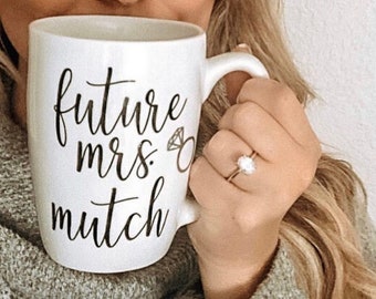 Futura señora taza- futuro personalizado señora taza regalo- taza de novia- taza de regalo de compromiso- regalo de despedida de soltera- futuros regalos de la señora- tazas de esposa- señora taza-