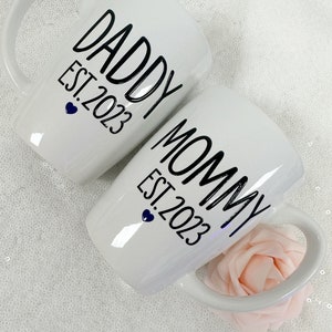 Mommy daddy parents gift box set mom dad mug set gift box for parents to be baby shower gift idea baby announcement pregnancy baby body image 3