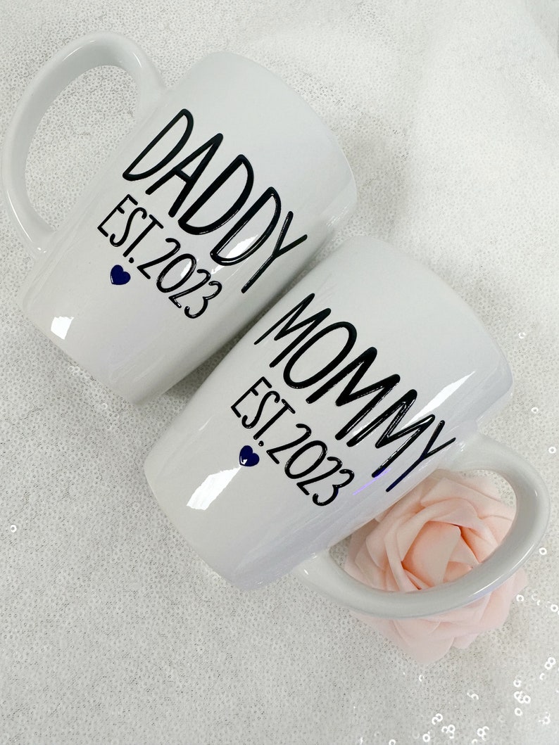 Mommy daddy parents gift box set mom dad mug set gift box for parents to be baby shower gift idea baby announcement pregnancy baby body image 3