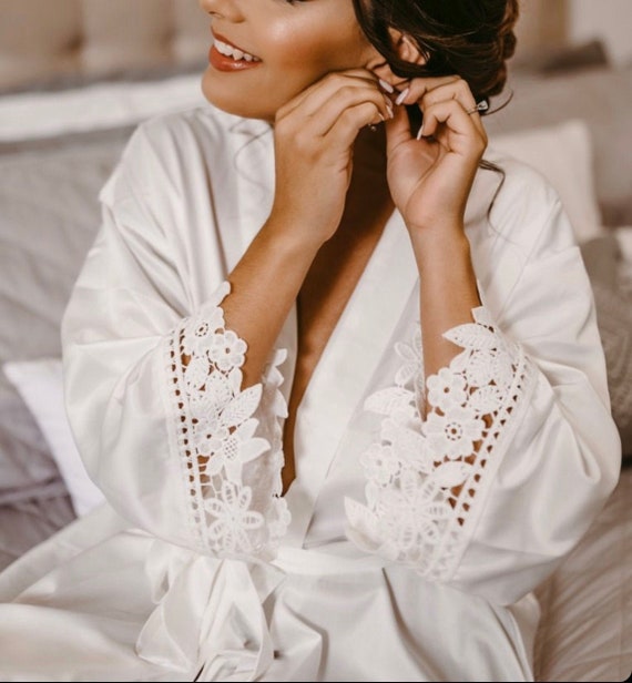 Silk Sation Robe for Bride, Lace Bridal robe for wedding with wide open  sleeves, Silk Bridal white robe, satin silk boudoir robe Dressing gown  Bridalshower gift