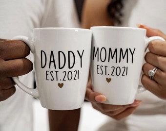 Mommy and Daddy mugs- Baby shower gift ideas- new daddy mug- new mommy mug- pregnancy annoucement ideas- mom and dad mug- parents to be gift