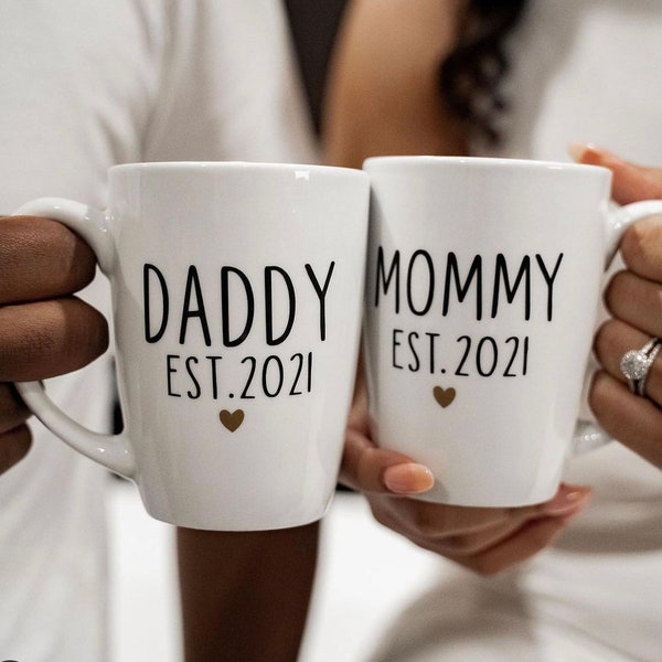 Tazas de mamá y papá- Ideas de regalos de baby shower- nueva taza de papá- nueva taza de mamá- ideas de anuncio de embarazo- taza de mamá y papá- padres para ser regalo