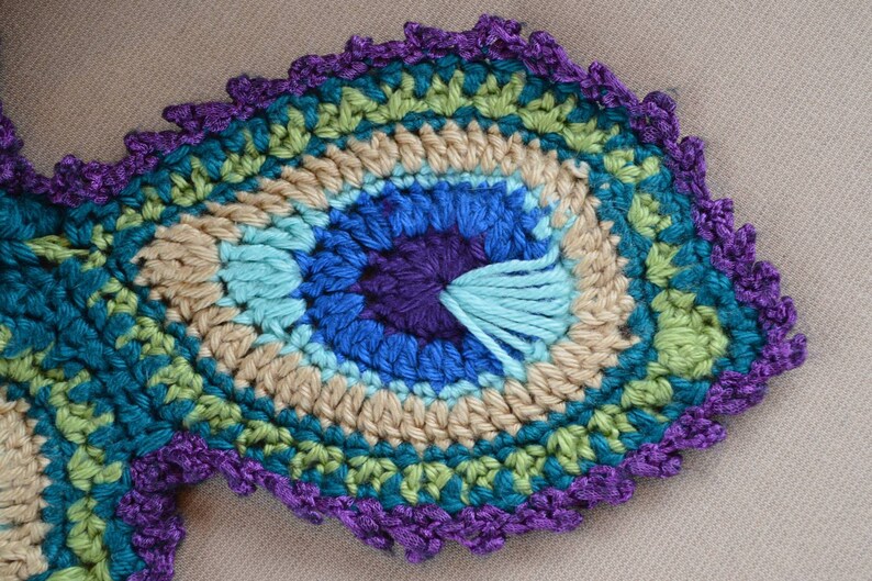 Peacock Rose Feather Pattern Print Hooded Blanket
