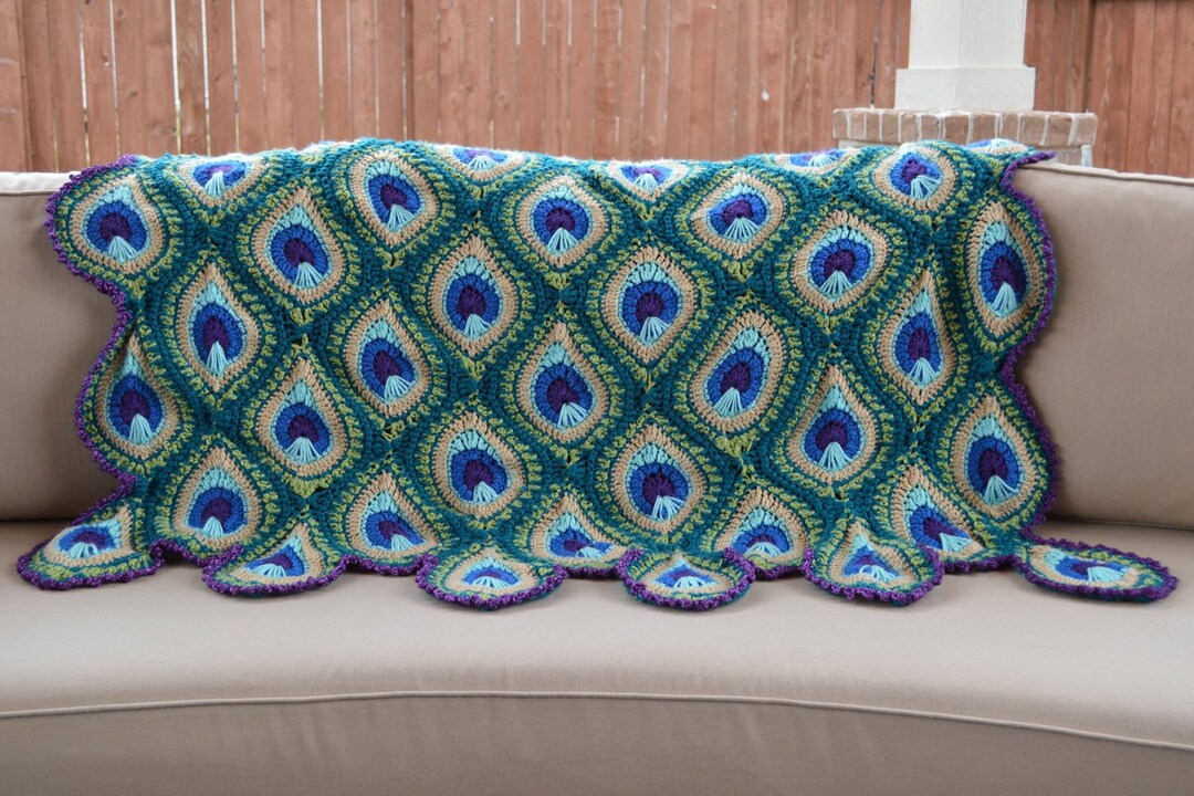 Feather Peacock Pattern Print Hooded Blanket