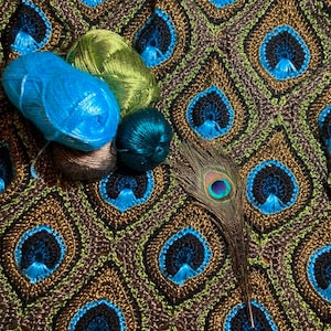 Crocheted Peacock Feather Blanket: Colorful Yarn Decor (60 x 50)
