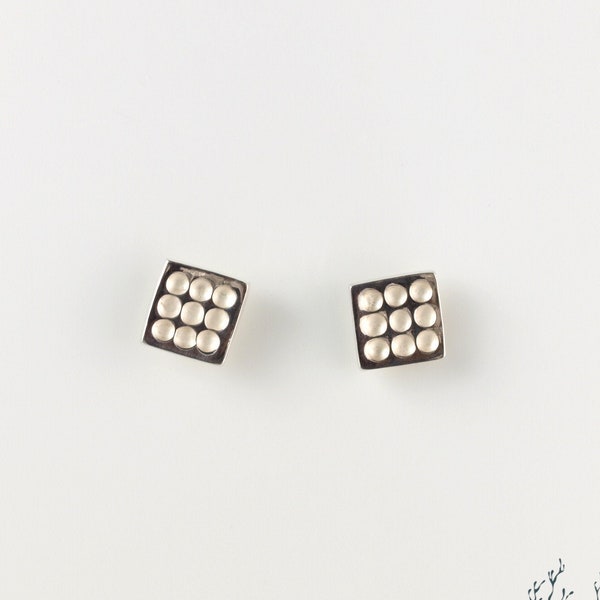 Stud earrings for women in solid silver - 8 mm square element - Handmade jewel in France.