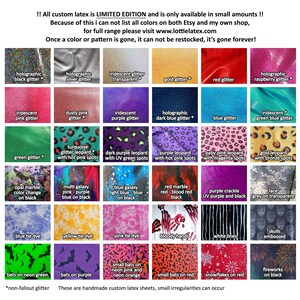Pu&ograve; includere: Un grafico che mostra 25 diversi fogli di lattice con una variet&agrave; di colori, motivi e opzioni di glitter. Il grafico include opzioni come glitter nero olografico, glitter viola iridescente, leopardo glitter turchese con macchie rosa acceso e marmo rosso con rosso sangue e nero. Il testo nella parte superiore del grafico dice "Tutto il lattice personalizzato &egrave; in EDIZIONE LIMITATA ed &egrave; disponibile solo in piccole quantit&agrave;!! A causa di ci&ograve;, non posso elencare tutti i colori sia su Etsy che nel mio negozio, per la gamma completa, visita www.lottielatex.com Una volta che un colore o uno schema &egrave; esaurito, non pu&ograve; essere rifornito, &egrave; andato per sempre!"
