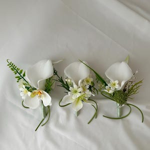 Boutonnières de orquídeas blancas – Flores de seda, prendedores de solapa para padrinos de boda