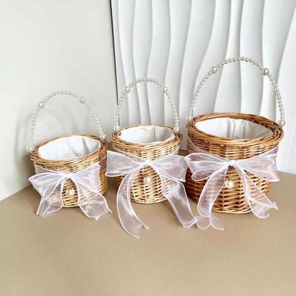 Flower Girl Basket with Pearl Chain/ Simple Bridesmaid Basket / Hand Woven Basket / Willow Basket Moss Basket Rustic Basket Vintage Wedding