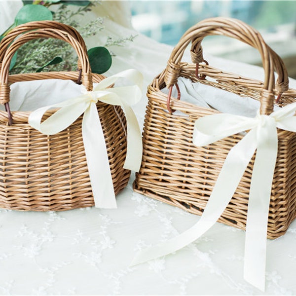 Flower Girl Basket / Simple Bridesmaid Basket / Hand Woven Basket / Willow Basket Moss Basket Rustic Basket Vintage Wedding Barn Wedding