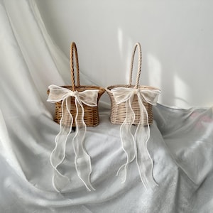 Bloemenmeisjesmand met ivoorkleurig parellint / Eenvoudige mand voor bruidsmeisjes / Handgeweven mand / Rustieke mand vintage bruiloft