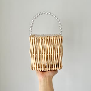 Vierkante bloemenmeisjesmand met parelketting / Eenvoudige mand voor bruidsmeisjes / Handgeweven mand / Rustieke mand