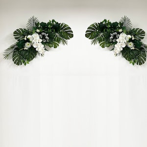 Monstera, Eukalyptus & Orchidee Tortenbogen Blumendekoration