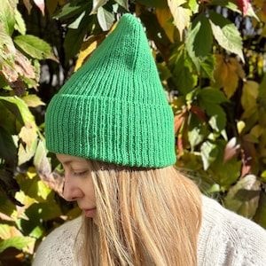 Hand knitted emerald green merino wool beanie, Unisex hunters hat, Warm slouchy beanie hat, Cozy ribbed wool hat, Handmade alpaca hat