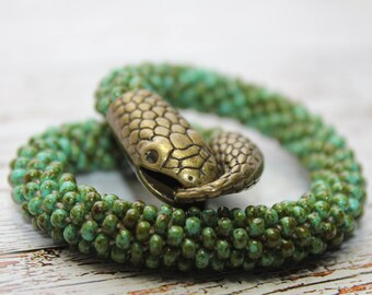 Snake bracelet Green snake Unisex Beaded jewelry Green travertine Beadwork Animal jewelry Reptile jewelry Serpent bracelet halloween costume