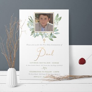 Invitacion de primera comunion niño con flores ramas de olivo y foto, plantilla invitacion confirmacion, primera comunión chico- CF68