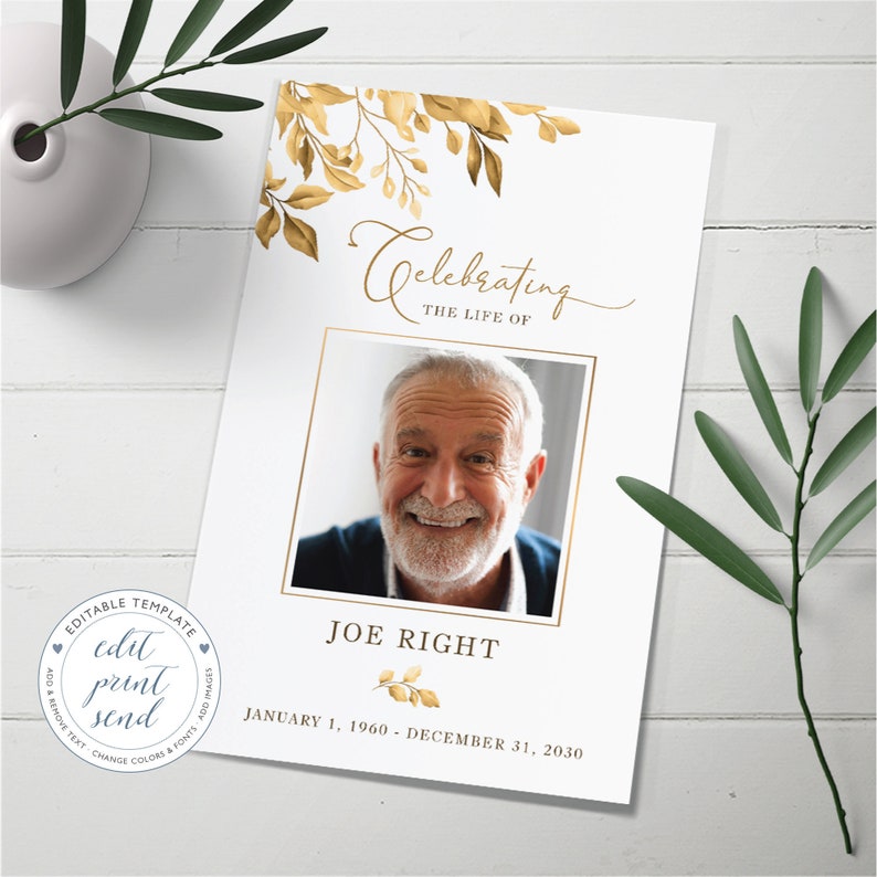 Pu&ograve; includere: Un biglietto commemorativo bianco con dettagli in foglia d'oro. Il biglietto presenta una foto di un uomo sorridente, il testo "Celebrating the Life of", il nome "Joe Right" e le date "January 1, 1960 - December 31, 2030".