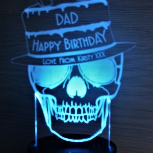 Tarjeta de cumpleaños con calavera LED personalizada