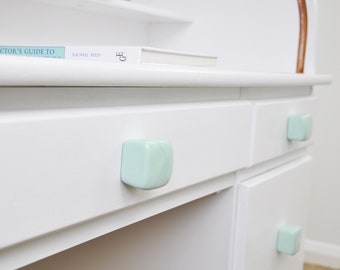 Pastellfärgad keramisk kubknopp: Handgjord byråhandtag