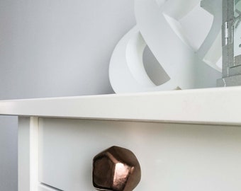 Pomello in ceramica poliedrica color oro antico fatto a mano: maniglia per cassetto della cassettiera