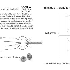 Pu&ograve; includere: Schema di installazione della maniglia del mobile con misure in millimetri. Include una vite, una pinza e un diagramma che mostra il posizionamento della maniglia su un armadio o un cassetto. Testo: "VIOLA CERAMICS STUDIO".