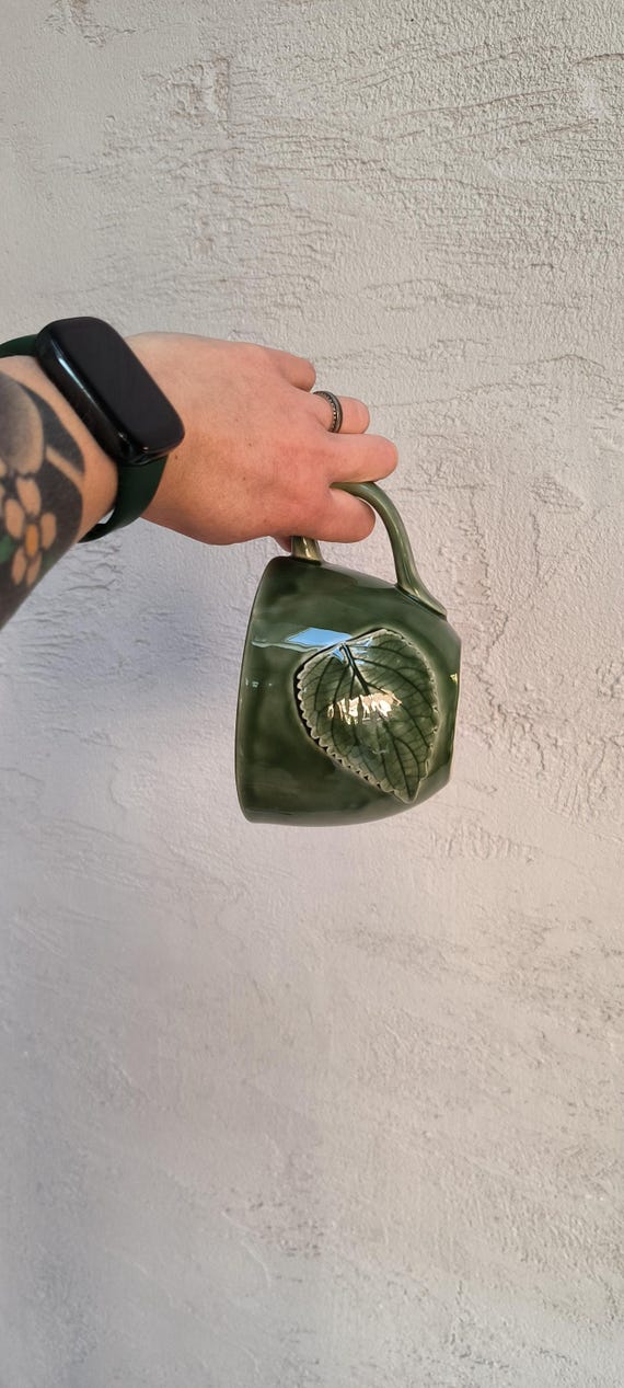 Handmade British Green Ceramic Mug with coleus Leaf – Large 600ml Pottery Cup, Nature Inspired Gift, Big Tea Coffee Mug