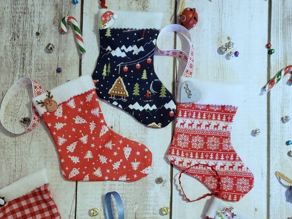 4 pezzi mini calze di Natale, calze di Natale da camino 15 cm, calze di Natale appese, calze di Natale, decorazioni per calze di Natale | Leroy Merlin