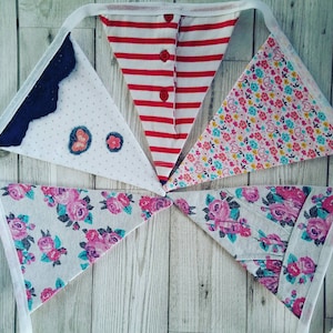Wimpelkette aus Baby-Kleidung