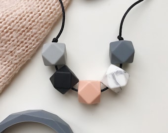 Olivia Silicone Necklace / Fiddle Necklace / Feeding Necklace/ Silicone Necklace / Silicone Jewellery / Babyshower / Sensory Necklace