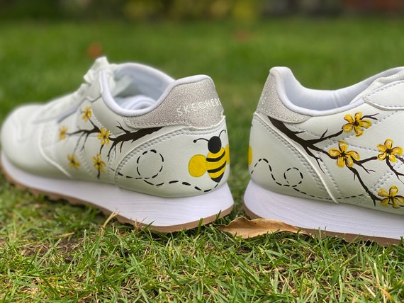 bee trainers womens