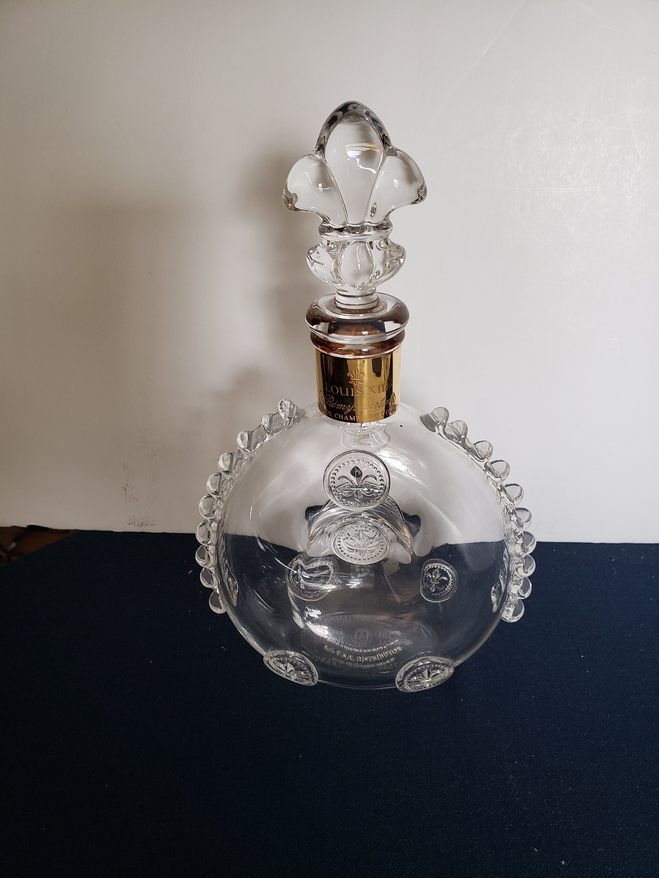 Decanter Louis XIII Empty Wine Bottle, 1920s Style Cognac Or  Whisky, Sealed Glass Wine Bottle with Lid, 750Ml Ice Sculpture: Wine  Decanters