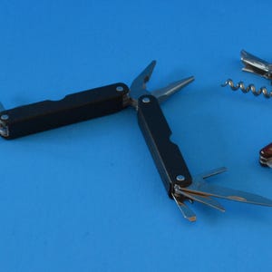 Knife-Vintage Multi-Function Knife/Tool - 9 different + Bottle Opener