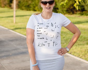 Ligne de T-shirt est un point qui est allé pour une promenade