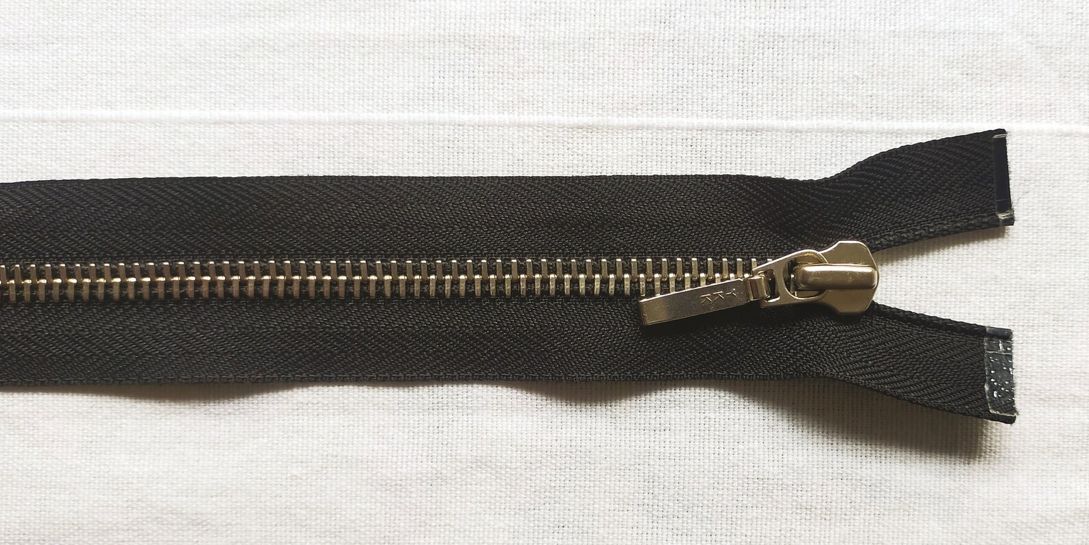 Zipper 44.5cm / Openend Slide Fastener Metal, Black, Silver Finish