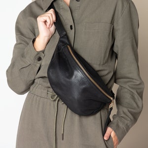 Leather Fanny pack in silk napa Leather Belt bag Crossbody zdjęcie 2