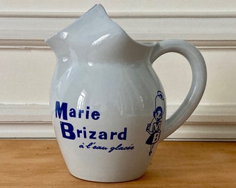 Carafe pichet Marie Brizard faïence bleu ancienne French vintage pub earthenware pitcher carafe