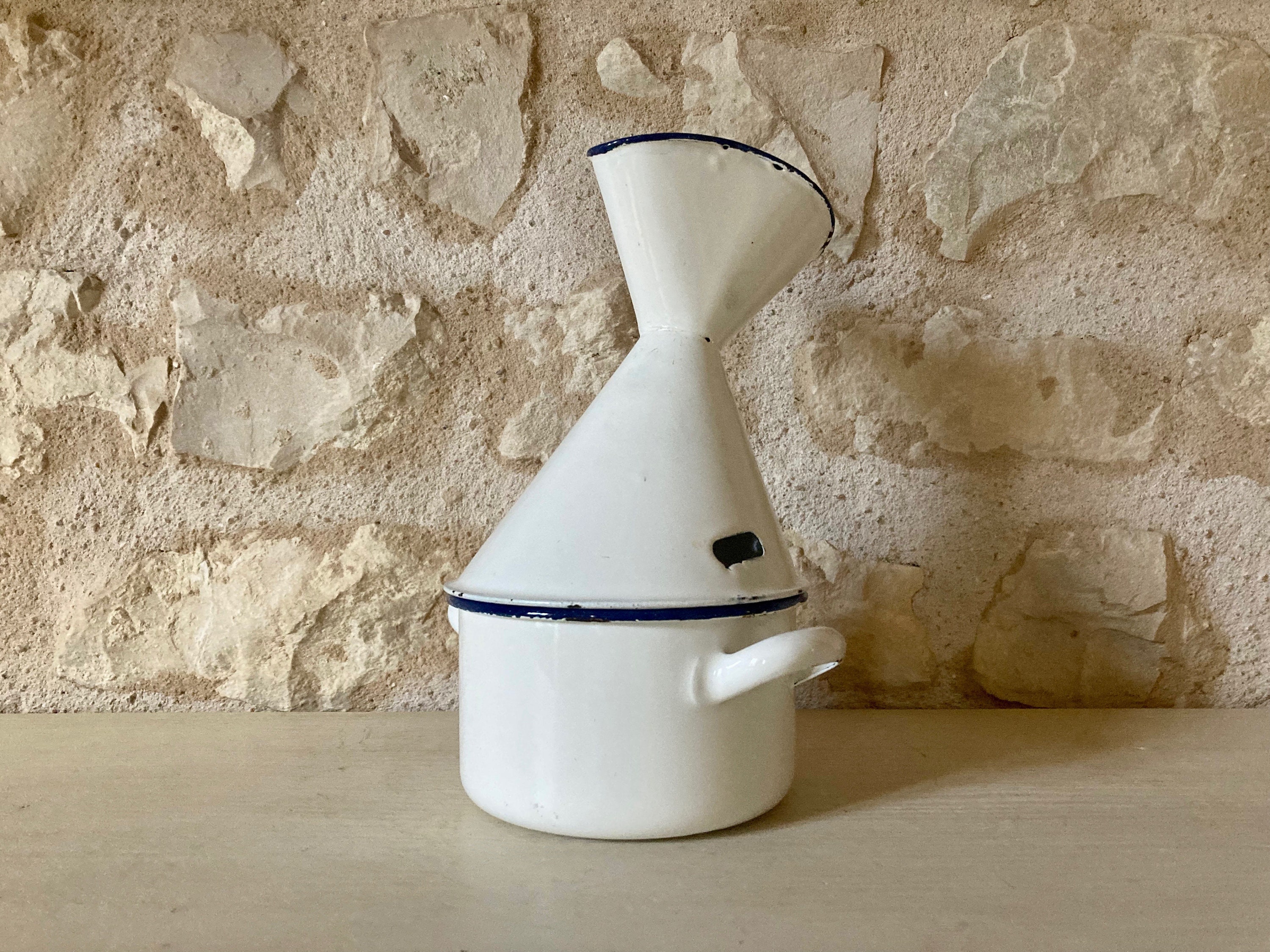 Inhalateur Ancien Émaillé Blanc Liseré Bleu French Vintage White Enamelled Iron Inhalator