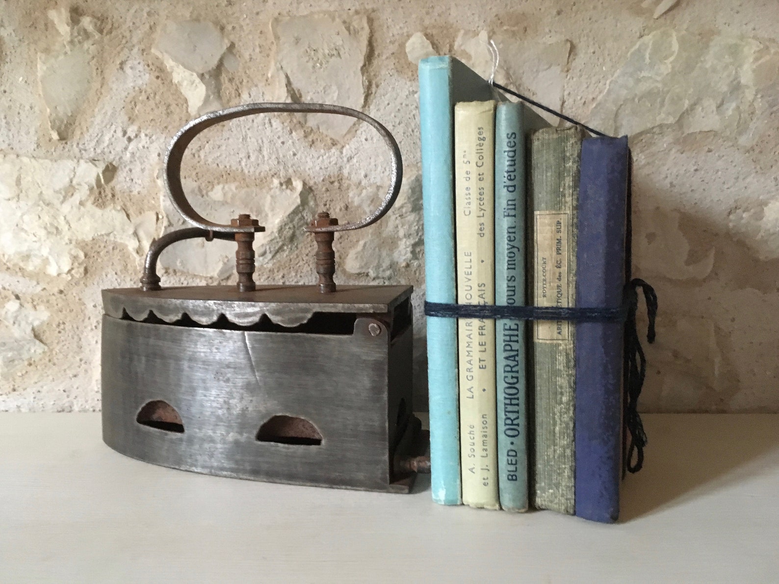 FER À REPASSER,ANCIEN, Le Parisien N° 6. EUR 7,90 - FR