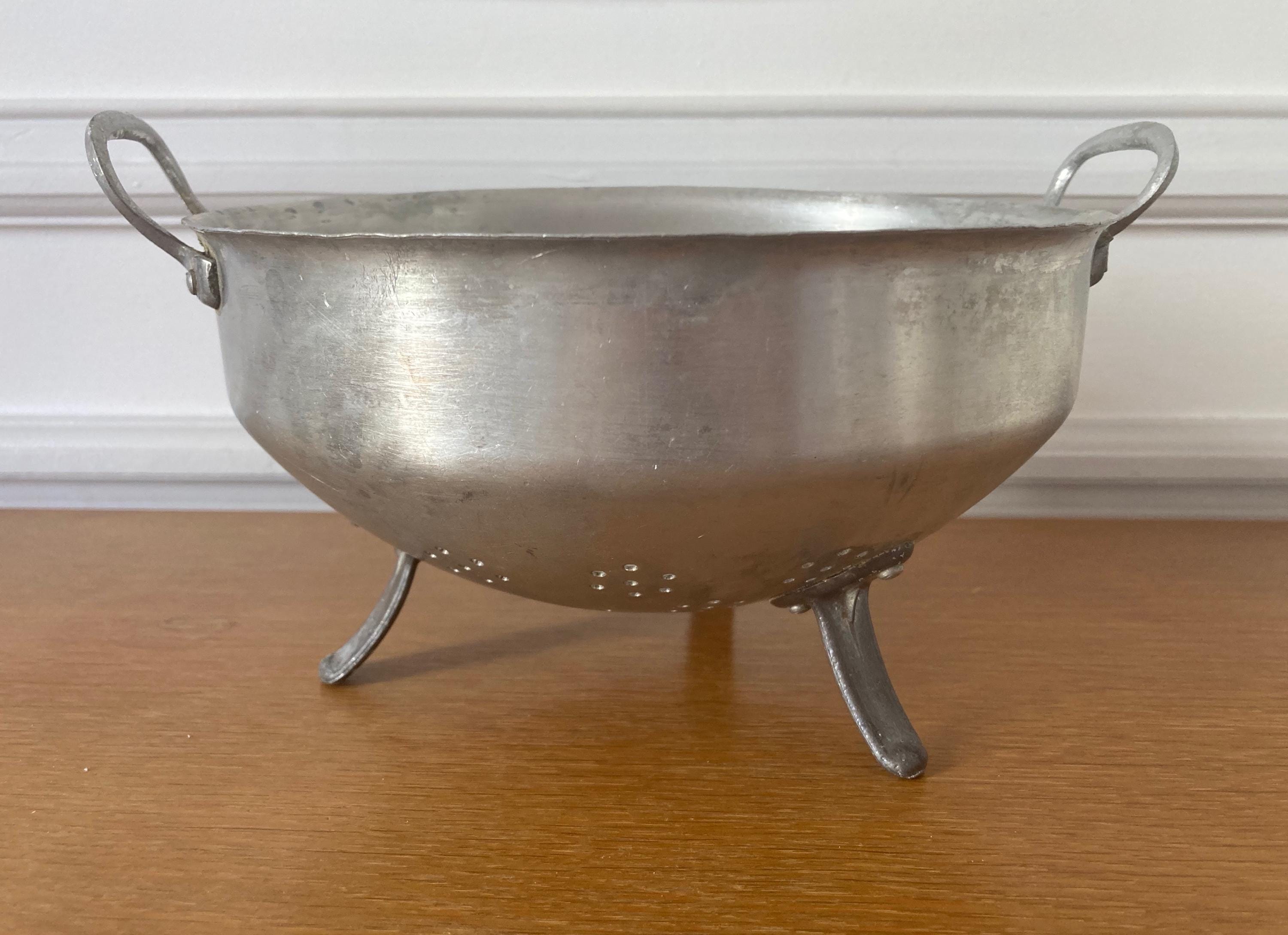 Ancienne Passoire  LE TRÉFLE France 21 Cm,Trois Pieds en Aluminium