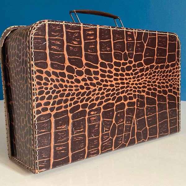 Valise en carton imitation crocodile ancienne French vintage imitation crocodile skin cardboard suitcase