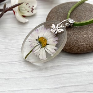 Pressed flower necklace with real dried daisy flower, Resin jewellery handmade in Britain, April birth flower, Boho pendants for women in UK