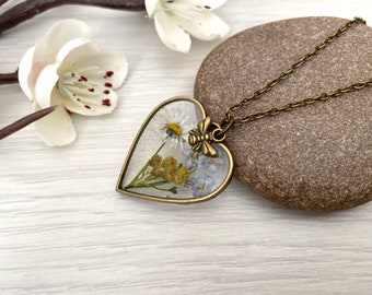 Metal Color: Flower Davitu New Fashion Charm Handmade Natural Dried Flowers Long Necklaces Pendants for Women Girl Vintage Bronze Necklace Jewelry Gift Metal Color: Flower Davitu New Fashion Charm Handmade Natural Dried Flowers Long Necklaces Pendants for Women Girl Vintage Bronze Necklace Jewelry Gift