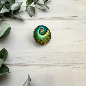 Emerald Green metal lapel pin with ammonite fossil detail, Unisex brooch, Clutch pins for men, Lapel pins in the UK, Groom or best man gift