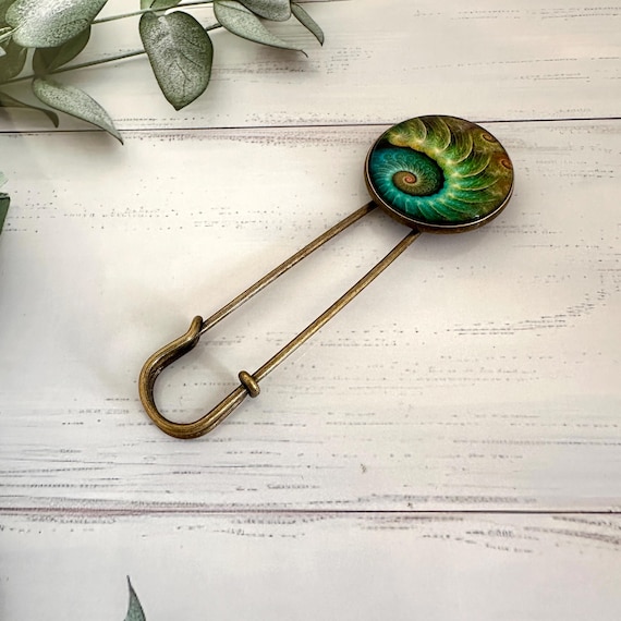 Emerald Green Ammonite Scarf Pin: Bronze Kilt Pin Brooch