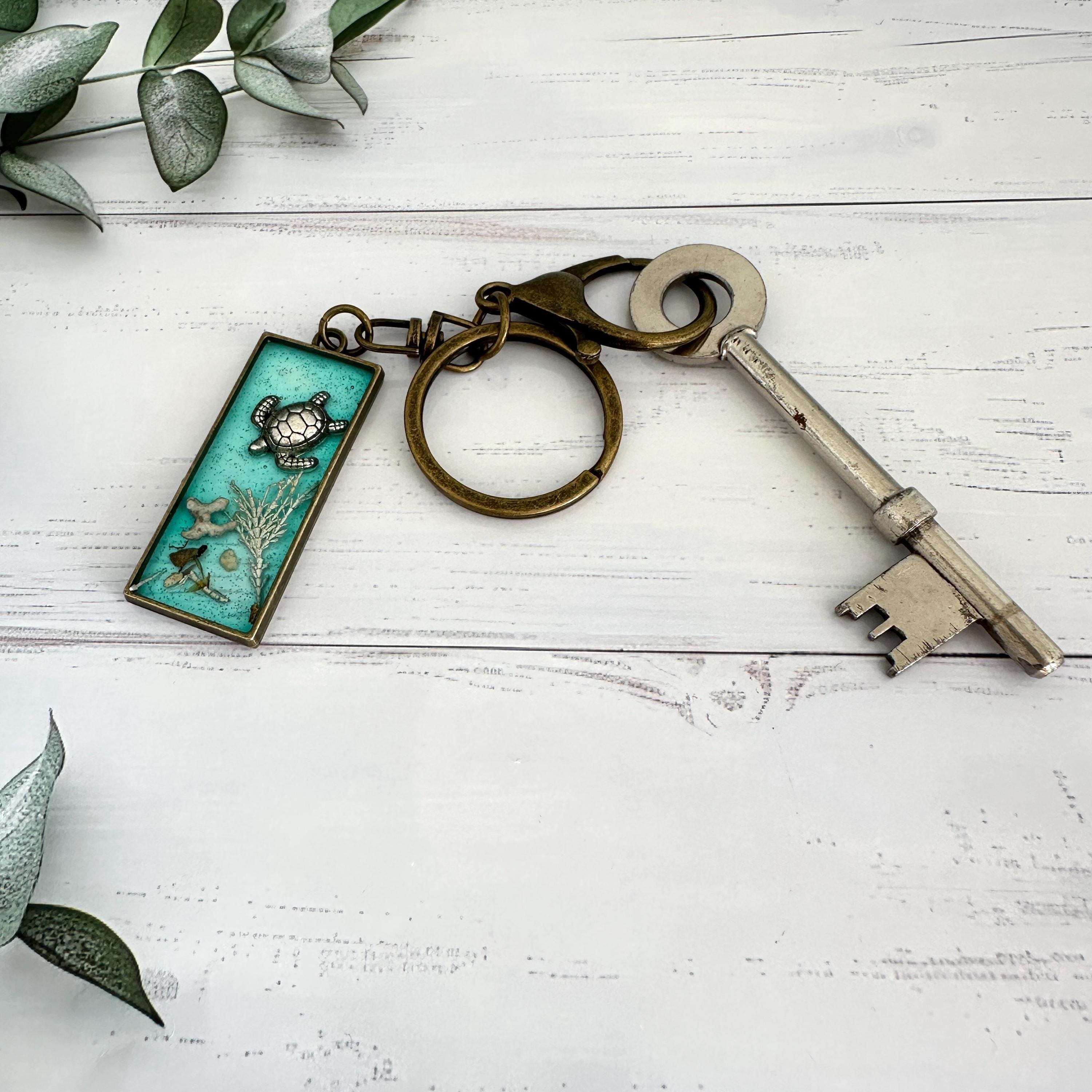 Honbay Rhinestone Sea Turtle Keychain | Sparkling Green Turtle Keyring, 4.72 Inch - View #3