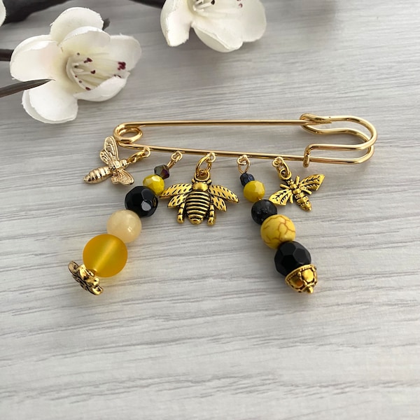 Bee charm decorative kilt pin, Large granny pin, Metal dangle scarf pin,  Embellished sweater pin, Brooches for women, Shawl pin with beads