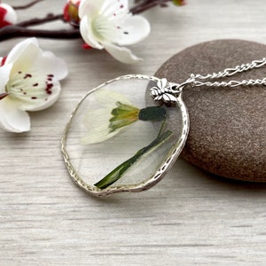 Real pressed flower necklace, Snowdrop resin pendant, Spring jewellery UK, Nature inspired gifts, Gift for gardener, Handmade in Britain