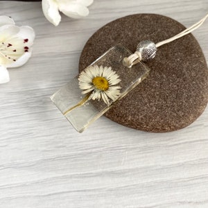 Real daisy pendant necklace, Pressed flower jewellery for women in the UK,  Boho necklaces,  forever flowers, April birth flower gift
