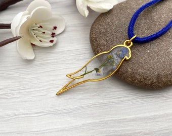 Pressed flower parrot pendant necklace with dried Forget me nots, Bird loss gift, Necklaces for women in the UK handmade in Britain